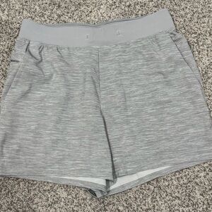 Lululemon T.H.E Shorts 5” Medium